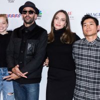 Angelina Jolie sa Shiloh i Paxom i francuskim umjetnikom JR-om