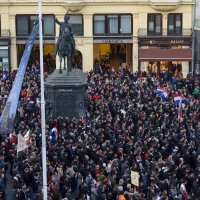 Prosvjednici protiv covid potvrda na Trgu bana Jelačića