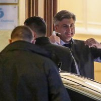 Andrej Plenković stigao u restoran Gallo u Hebrangovoj ulici gdje će se sastati s Emmanuelom Macronom
