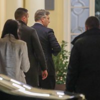 Andrej Plenković stigao u restoran Gallo u Hebrangovoj ulici gdje će se sastati s Emmanuelom Macronom