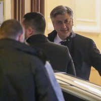 Andrej Plenković stigao u restoran Gallo u Hebrangovoj ulici gdje će se sastati s Emmanuelom Macronom