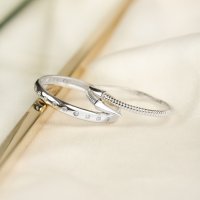 Zaks zlatni prsten (lijevo)redovna cijena 110kn_snizena cijena 660kn, zlatni prsten (desni) redovna cijena 1250kn_snizena cijena 750kn