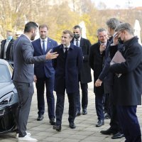 Mate Rimac pokazao Emmanuelu Macronu vozila Bugatti i Nevera