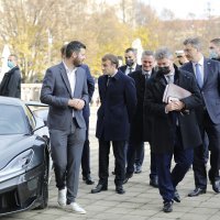 Mate Rimac pokazao Emmanuelu Macronu vozila Bugatti i Nevera