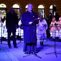 Prva adventska svijeća