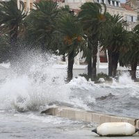Jako jugo i veliki valovi u Splitu