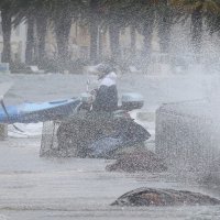 Jako jugo i veliki valovi u Splitu