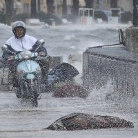 Jako jugo i veliki valovi u Splitu