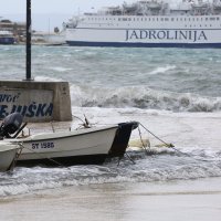 Jako jugo i veliki valovi u Splitu
