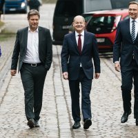 Premijer Olaf Scholz i ministri u budućoj vladi njemačke Semafor koalicije