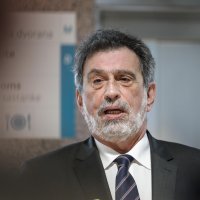 Zagreb: Radovan Fuchs obratio se medijima prije sjednice Nacionalnog vijeća