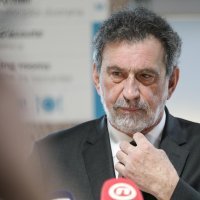 Zagreb: Radovan Fuchs obratio se medijima prije sjednice Nacionalnog vijeća