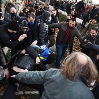 Tučnjava u Novom Sadu za vrijeme masovnog prosvjeda