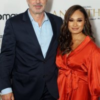 Chris Noth i Tara Wilson