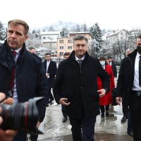Sarajevo: Andrej Plenković položio cvijeće na mostu "Suade i Olge"