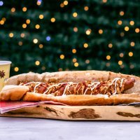 kucica FRITULA, xxl kobasica 35kn, kuhano vino 15kn