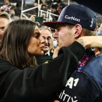 Max Verstappen i Kelly Piquet