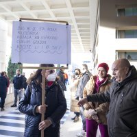 Zakupci s Pazara održali prosvjed pred sjednicu Gradskog vijeća