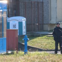 Okupljanje prosvjednika protiv covid mjera pred zatvorom u Remetincu