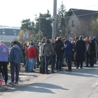 Okupljanje prosvjednika protiv covid mjera pred zatvorom u Remetincu