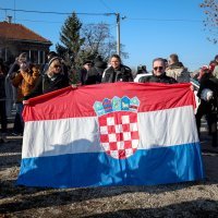 Okupljanje prosvjednika protiv covid mjera pred zatvorom u Remetincu