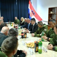 Predsjednik Milanović posjetio Vojarnu 7. gardijske brigade Puma u Varaždinu