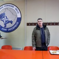 Milanović s hrvatskim vojnicima ručao bakalar koji je donio iz Hrvatske