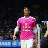 Polufinalna utamica malonogometnog turnira 'Četiri kafića', Kauri - Camel