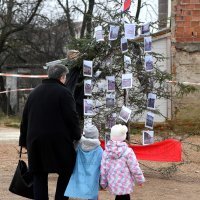 Petrinjci dočekali Plenkovića zvižducima i transparentima