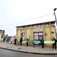 Petrinjci dočekali Plenkovića zvižducima i transparentima