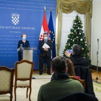 Beroš otkrio zastrašujući udio pozitivnih među testiranima, a Alemka Markotić iznijela detalje o prvom slučaju flurone