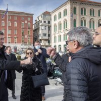 Premijer Andrej Plenković sa suradnicima prošetao splitskom Rivom