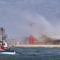 Orkanska bura diže velike valove u Ražancu
