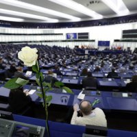 Komemoracija povodom smrti Davida Sassolija