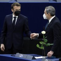 Komemoracija povodom smrti Davida Sassolija