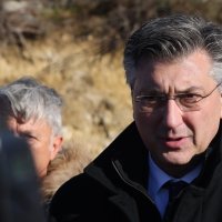 Plenković i Gotovina položili vijence kod Spomen obilježja na Maslenici