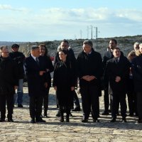 Plenković i Gotovina položili vijence kod Spomen obilježja na Maslenici