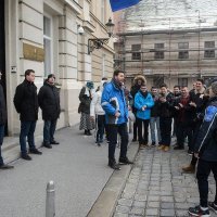 Ivan Pernar održao jednosatno predavanje srednjoškolcima ispred Hrvatskog sabora 02