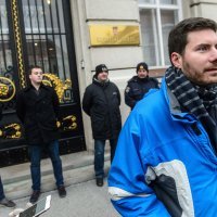 Ivan Pernar održao jednosatno predavanje srednjoškolcima ispred Hrvatskog sabora 04