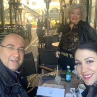 Ana Rucner s gradonačelnikom općine Larnaca Andreas Vyras i svojom ciparskom agenticom Reom Ioannidou