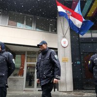 Prosvjed ispred hrvatskog veleposlanstva u Sarajevu