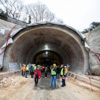 Ministar Oleg Butković na probijanju tunela Podmurvice