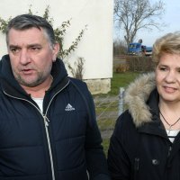 Nakon više od godinu dana od potresa započela izgradnja prve zamjenske kuće u državnoj obnovi