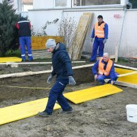 Nakon više od godinu dana od potresa započela izgradnja prve zamjenske kuće u državnoj obnovi