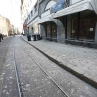 Vatrogasci uklanjaju dijelove fasada stradalih u potresu