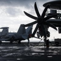 Američki nosač aviona Harry S. Truman splitskoj luci