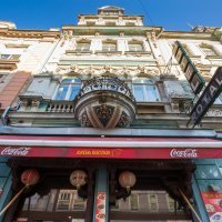 S bivšeg hotela Royal u Osijeku otpada fasada