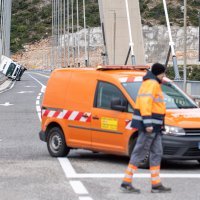 Bura prevrnula kamion na mostu u Dubrovniku