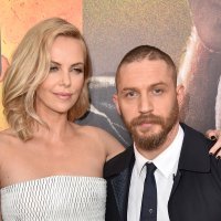 Charlize Theron i Tom Hardy