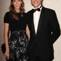 Princ Louis, Scarlett-Lauren Sirgue